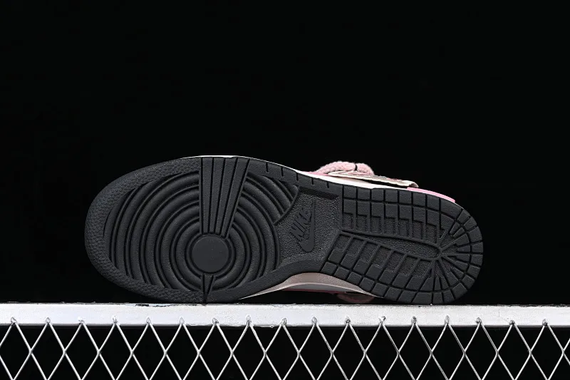 All Categories Nk SB Dunk Series Nk SB Dunk Low Low-top sneakers Nk Dunk Low Black Rose Thoughts Cloth patch Rope shoelaces Girls Sweet cool style SB strap low-top casual sneakers CW1590-100